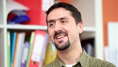 Z� Narnia a gymázium C.S.Lewisa v Bratislav�. Na snímku �editel �koly Radovan Jan�ula.