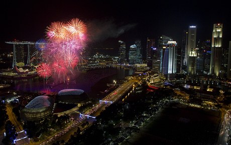 Velkolep ohostroj v centru Singapuru