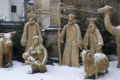 nedle 26.12. Pár metr od ivého jet mrtvý betlém.