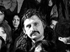Ji�í Dienstbier (uprost�ed) na koncertu Plastic People u V. Havla na Hráde�ku 1978 