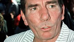 Britský herec Pete Postlethwaite na snímku z roku 1997, kdy natá�el film Ztracený sv�t: Jurský park 