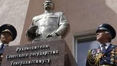 Ukrajinské úřady označily odpálení Stalinova pomníku za terorismus