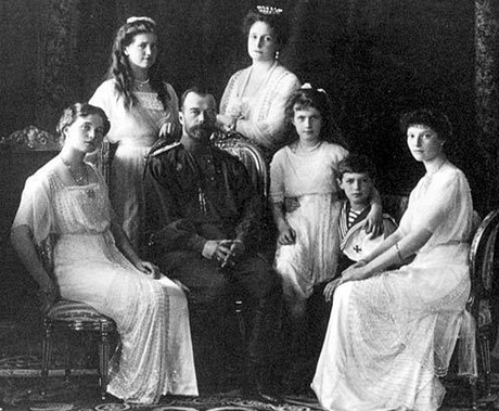 Ruská carská rodina. Alexej je druhý zprava