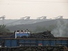 Vesnic, které musely ustoupit tb uhlí i jiného nerostného bohatství, jsou v okolí desítky a v celém stát Urísa pak stovky