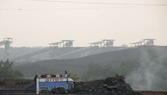 Korupce ve velkém: Indie přišla na levném uhlí o 3,9 bilionu