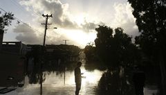 Brisbane zalila padestilet voda, v ulicch byl spaten ralok