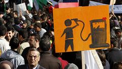 Demonstruje se i v Jordnsku, rabujc davy v Tunisku ukliduje armda