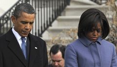 Obamovi uctívají minutou ticha ob�ti Jareda Loughnera