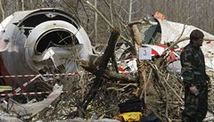 Ruští vyšetřovatelé na místě havárie (snímek z 11. dubna 2010)