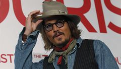 Johnny Depp je voln. Rozeel se s Vanessou Paradis