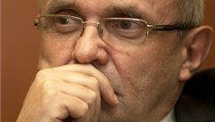 Ministr Jankovský dal náměstkům i čtvrt milionové prémie