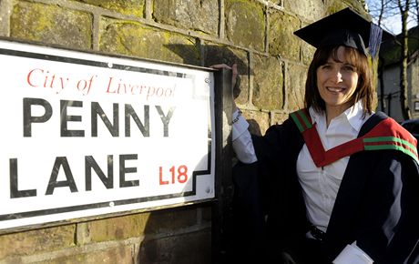 Studijní obor Beatles má svou první absolventku - Mary-Lu Zahalan-Kennedyovou