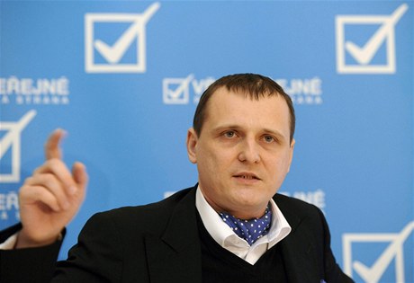 Vít Bárta vysvtluje okolnosti údajného sledování politik Prahy 11.