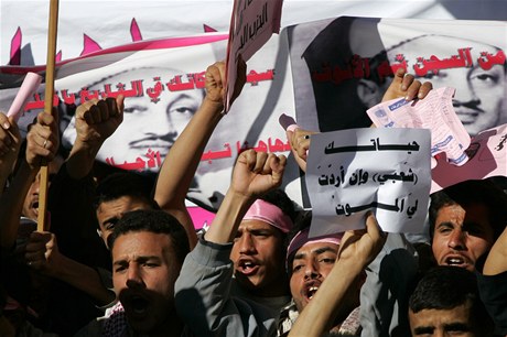 Tisíce lidí v ulicích hlavního msta Saná poadovaly odchod prezidenta Alího Abdalláha Sáliha