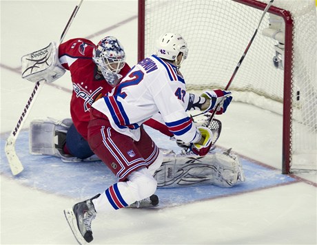 Artem Anisimov promuje rozhodujc njezd New York Rangers