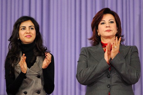 Manelka tuniského prezidenta Leila (vpravo) s dcerou Halimou