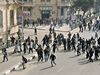 Policie pi stetech s demonstranty v Egypt