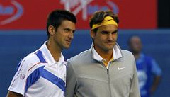 Novak Djokovi a Roger Federer.