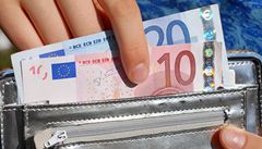 Spoivci v eurozn si loni nahromadili pes bilion eur v hotovosti