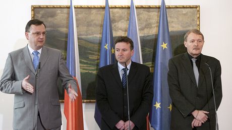 Premiér Petr Neas, prezident eské lékaské komory Milan Kubek a pedseda Lékaského odborového klubu Martin Engel.