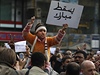 Holika mezi egyptskými demonstranty