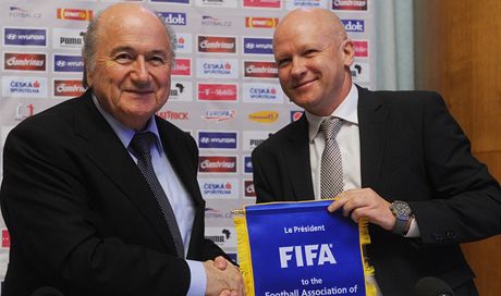 Sepp Blatter a Ivan Haek.