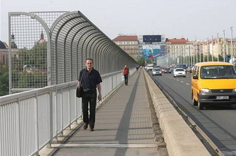 Nuselský most má získat efektivnjí ochranu proti skokm sebevrah.