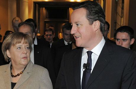 Cameron a Merkelová na bezpenostní konferenci v Mnichov.