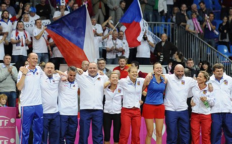Česká radost po vítězství ve Fed Cupu.