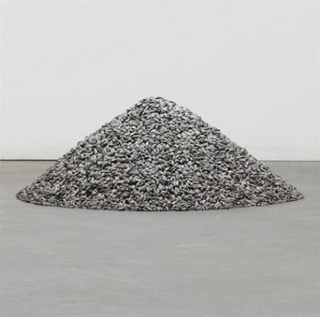 Sto kilogramů porcelánových od čínského současného umělce Aj Wej-weje