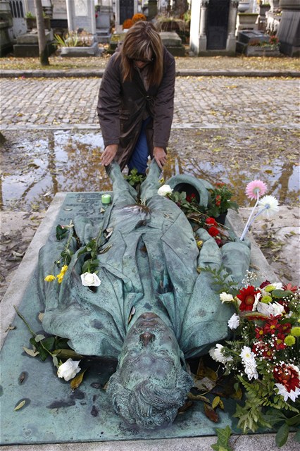 Magický náhrobek Victora Noira najdete v 92. oddlení hbitova Pére Lachaise