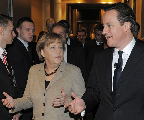 Cameron a Merkelová na bezpečnostní konferenci v Mnichově.