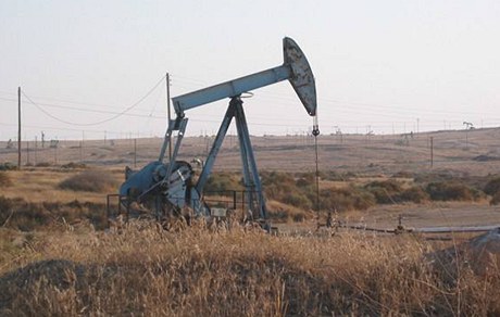 Cena ropy kolísá kvli úvrové nejistot, tvrdí OPEC.