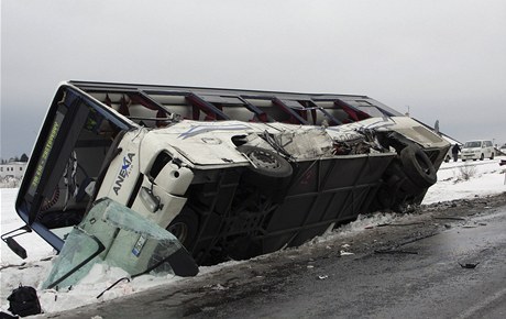 Tragická nehoda autobusu a kamionu v Kladna