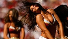 Roztleskáva�ka p�i zápase NFL.