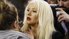 Christina Aguilera pi Super Bowlu.