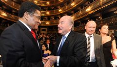 Eusébio a Blatter na vyhlá�ení Fotbalista roku.