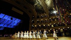 P�edtan�ení tradi�ního Plesu v Ope�e