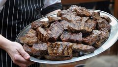 Tém 900 gram hovzích steak dokázal bhem pti minut spoádat Jaroslav Nmec 