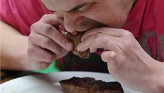 Tém 900 gram hovzích steak dokázal bhem pti minut spoádat Jaroslav Nmec 