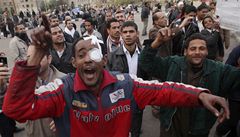 Demonstranti tla Mubaraka do kouta, armda proti nim nezashne