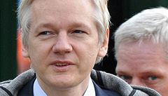 Assange bojuje u londnskho soudu proti vydn do vdska 