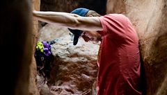  Pipendlen ke stn. Skutený píbh horolezce Arona Ralstona v podání Jamese Franca 