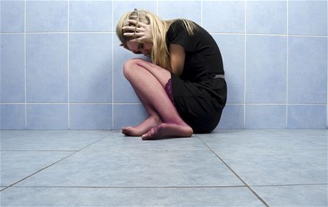 Manelé v USA vznili devítiletou dívku roky v koupeln - ilustraní foto.