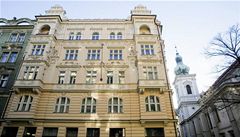Místopedsedkyn snmovny Lucie Talmanová z ODS platí za byt v tomto dom v praské Duní ulici nájemné necelých 15 tisíc korun msín. Smlouva z roku 2000 jí ho garantuje na 10 let. 