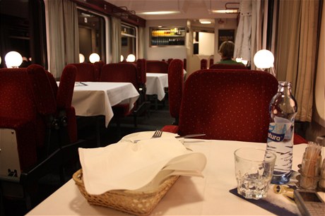 Interi�r b�n�ho j�deln�ho vozu