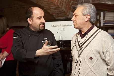 Majitel a fkucha restaurace Aromi a La Finestra Riccardo Lucque (vpravo) a chovatel plemene skotu Marchigiana Domenico Celli