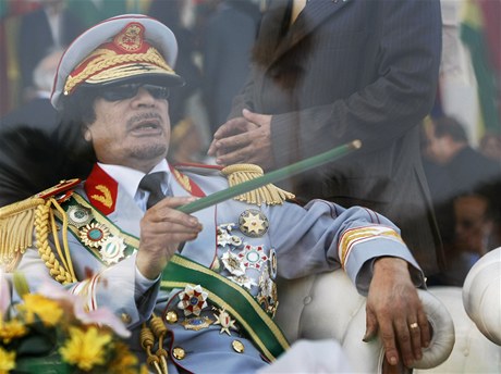  Muammar Kaddáfí 