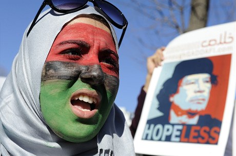 Proti Kaddáfímu se demonstrovalo i ve Washingtonu.