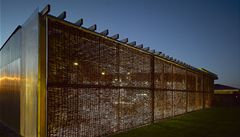 Introvertní d�m, jeho� fasády je mo�no zcela uzav�ít